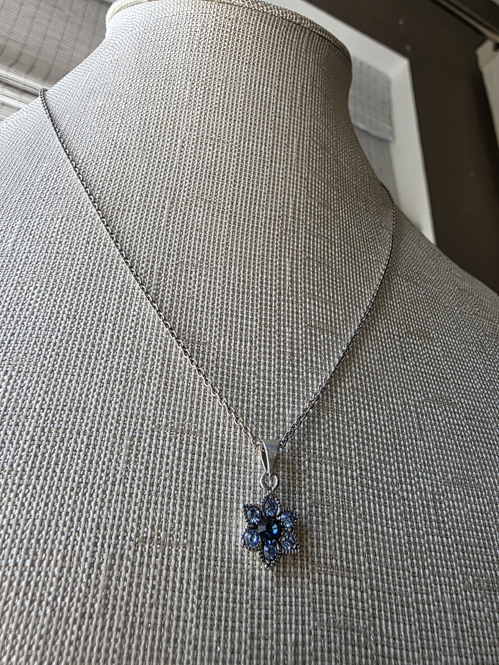925 delicate, vintage-inspired flower cluster 16" pendant necklace - Picture 7 of 15